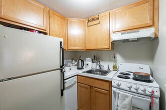 4450 MacArthur Blvd NW in Washington, DC - Building Photo - Building Photo