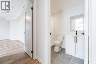 555 Sanatorium Rd in Hamilton, ON - Building Photo - Building Photo