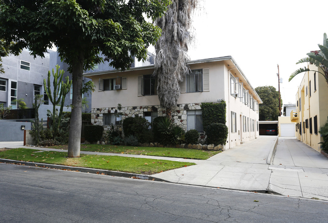 1216 N Orange Grove Ave in West Hollywood, CA - Building Photo