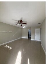 946 Laurel Dr in Lake Park, FL - Building Photo - Building Photo
