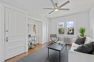 2516 N Central Park Ave, Unit 2 in Chicago, IL - Foto de edificio - Building Photo