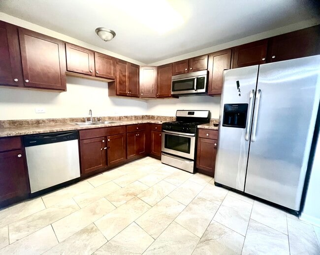 248 Waverly Dr in Elgin, IL - Building Photo - Building Photo