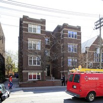 1435 Bathurst St in Toronto, ON - Building Photo