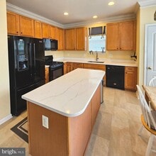 42991 Chesterton St in Ashburn, VA - Building Photo - Building Photo