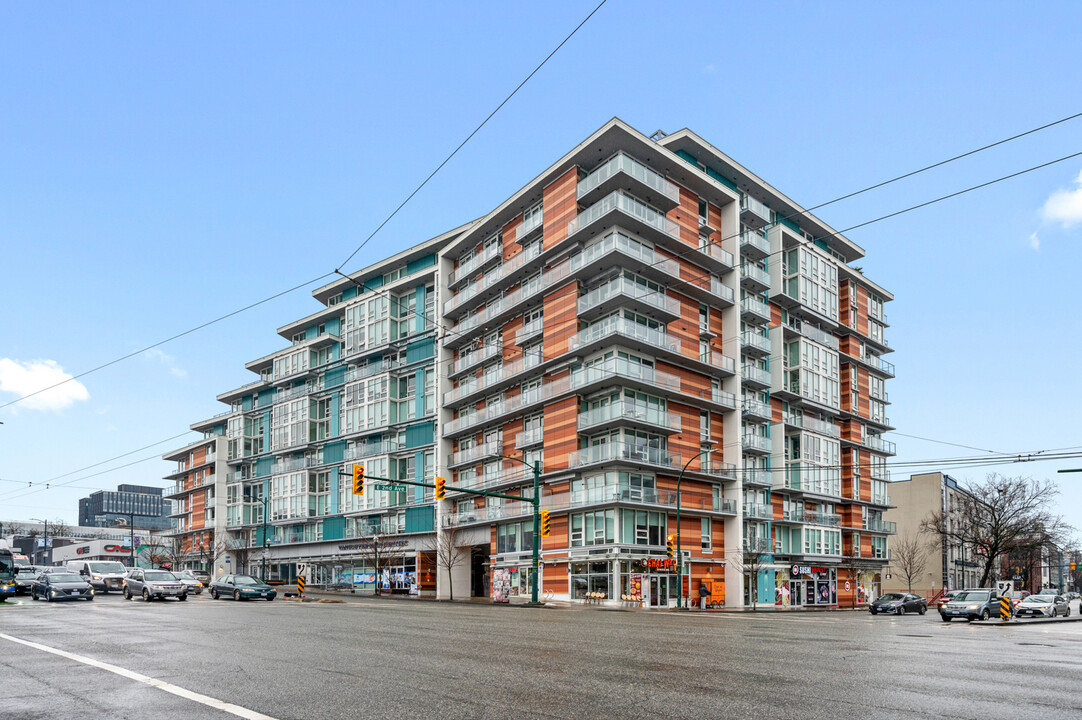 180 2nd Av E in Vancouver, BC - Building Photo