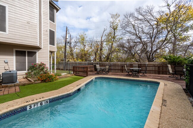 Cedar Station Apartments in Round Rock, TX - Building Photo - Building Photo