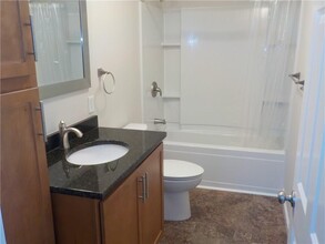 1098 Diamond Hill Rd in Woonsocket, RI - Building Photo - Building Photo