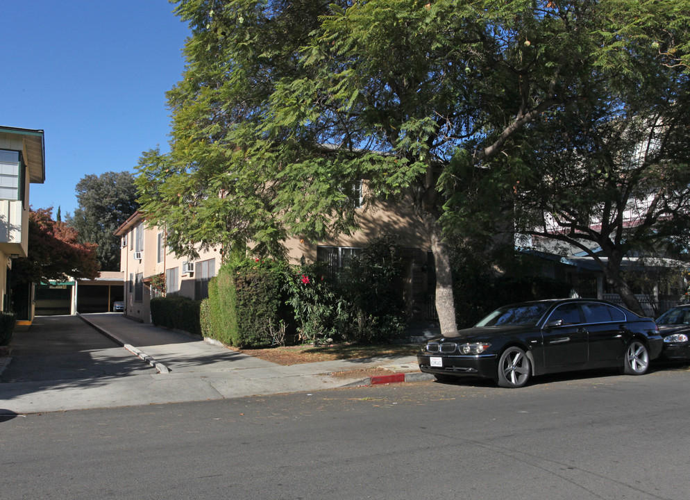 1749 Mariposa Ave in Los Angeles, CA - Foto de edificio