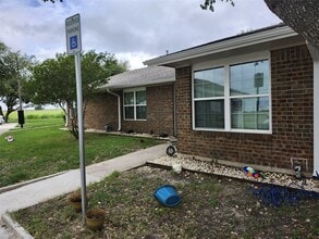 1000 S 8th St in Buckholts, TX - Building Photo - Building Photo