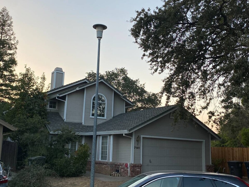 7141 Twin Brook Ct in Citrus Heights, CA - Foto de edificio