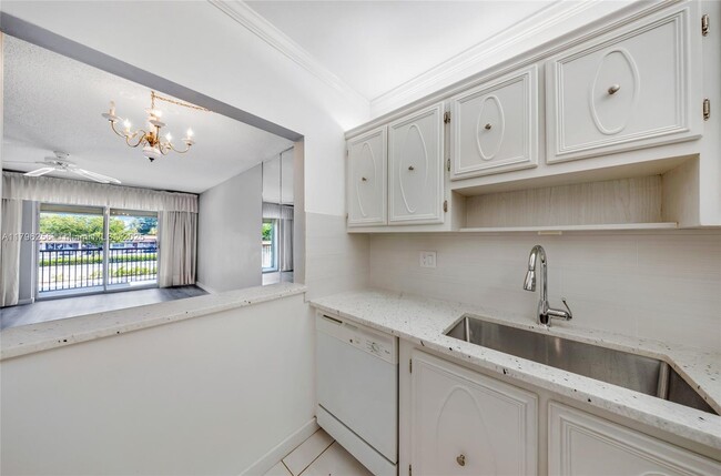 257 S Cypress Rd in Pompano Beach, FL - Building Photo - Building Photo