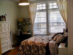 1677 Beacon St, Unit 2 in Brookline, MA - Building Photo - Building Photo