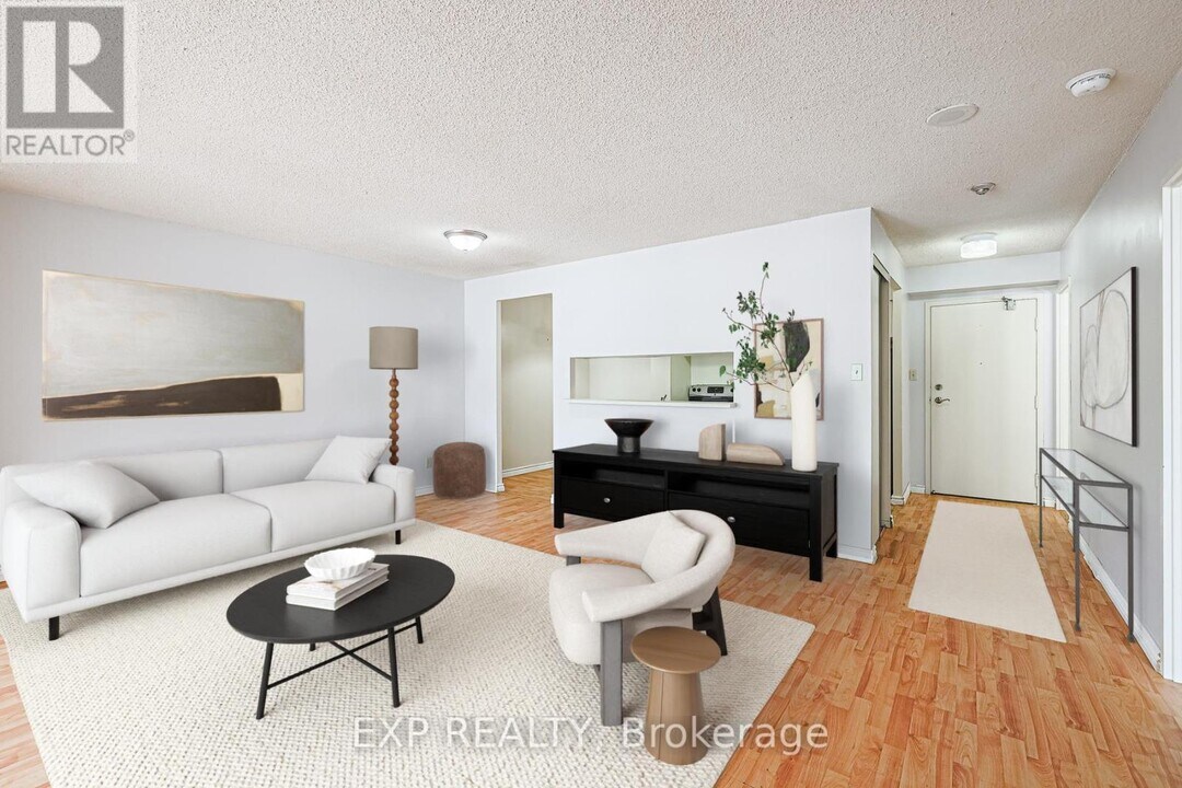 633-633 Bay St. in Toronto, ON - Building Photo