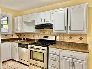 523 N Marlyn Ave in Essex, MD - Building Photo - Building Photo