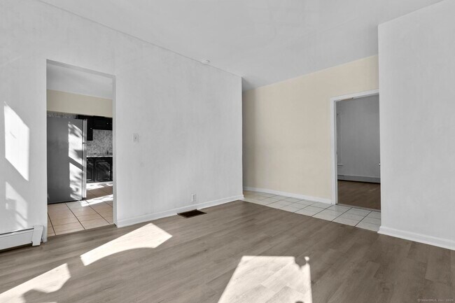 141 Crown St in Meriden, CT - Building Photo - Building Photo