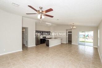 850 Algaringo Ave SE in Palm Bay, FL - Foto de edificio - Building Photo