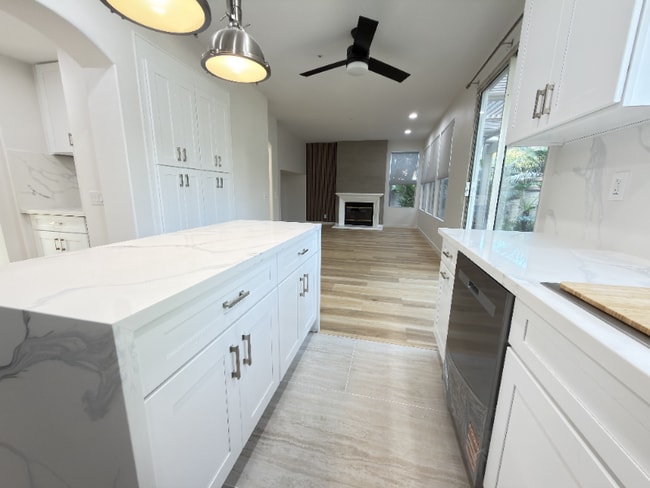 8136 Constantine Dr in Huntington Beach, CA - Foto de edificio - Building Photo