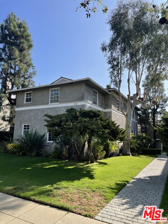 2714 Montana Ave in Santa Monica, CA - Building Photo - Building Photo