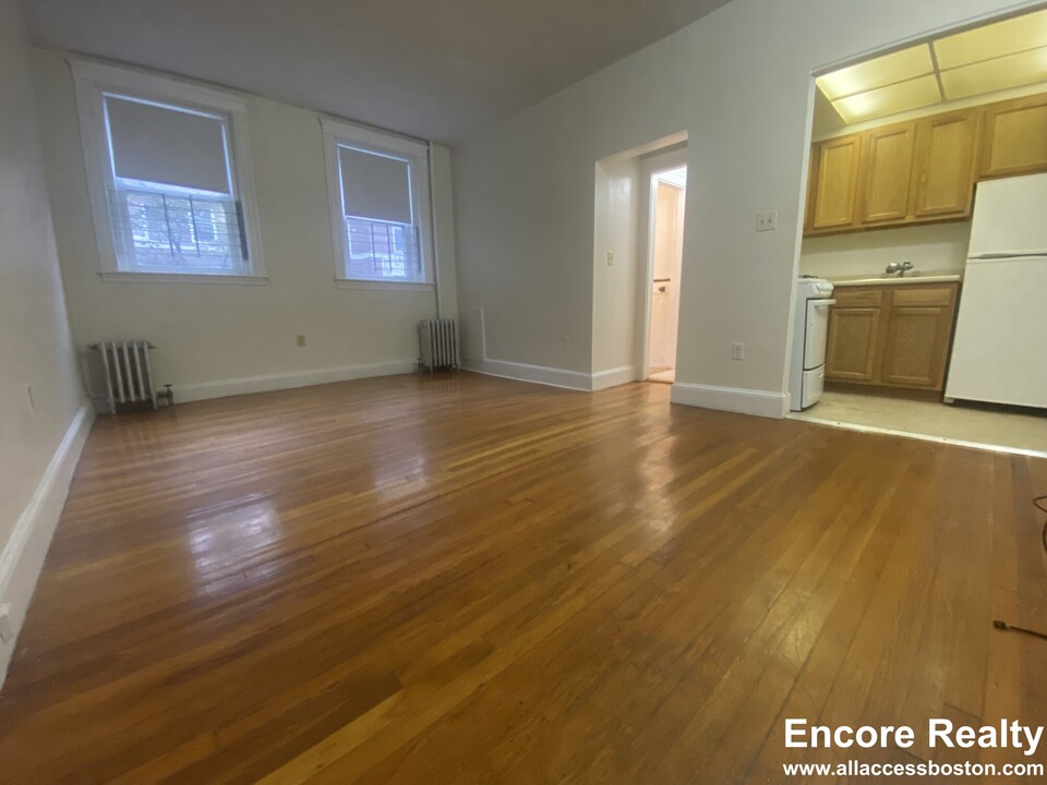 1776 Commonwealth Ave, Unit 3 in Boston, MA - Building Photo