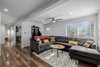 565 Saulsbury St in Lakewood, CO - Building Photo - Building Photo