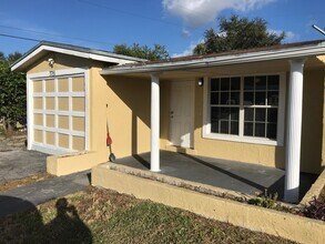 3751 NW 9th St in Fort Lauderdale, FL - Building Photo - Building Photo