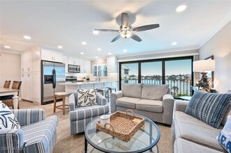 3200 Gulf Shore Blvd N in Naples, FL - Building Photo - Building Photo
