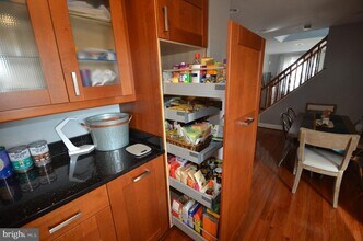 3723 S Four Mile Run Dr in Arlington, VA - Building Photo - Building Photo