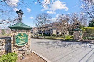 109 Vistas Ct in East Greenwich, RI - Building Photo