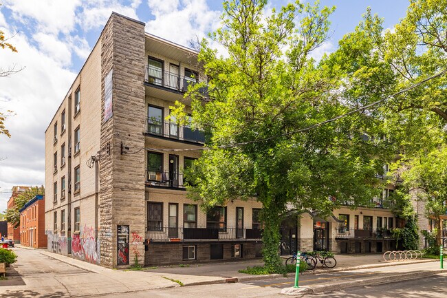4524-4530 De Brébeuf in Montréal, QC - Building Photo - Primary Photo