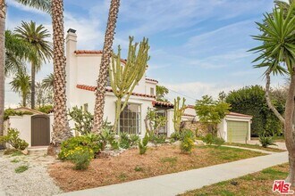 2228 Prospect Ave in Los Angeles, CA - Foto de edificio - Building Photo