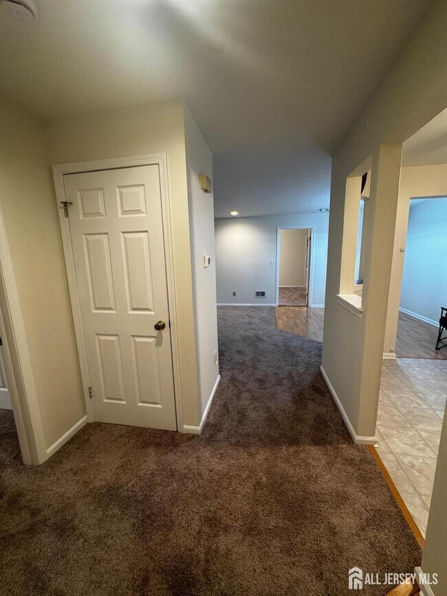 1109 Stoneridge Cir in Helmetta, NJ - Building Photo - Building Photo