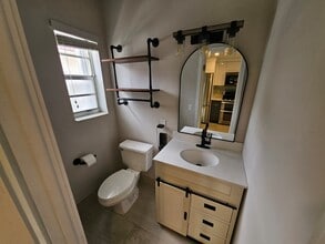 6707 N Kendall Dr in Pinecrest, FL - Foto de edificio - Building Photo