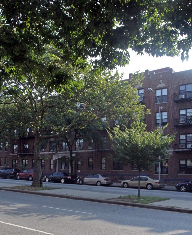 625 Howard Ave in Brooklyn, NY - Foto de edificio - Building Photo