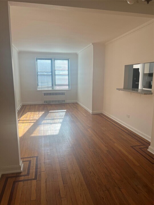 37-27 86th St in Queens, NY - Building Photo