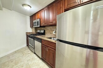 860 W End Ave in New York, NY - Building Photo - Building Photo