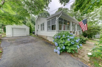 285 Deepwood Dr in Lebanon, CT - Building Photo - Building Photo
