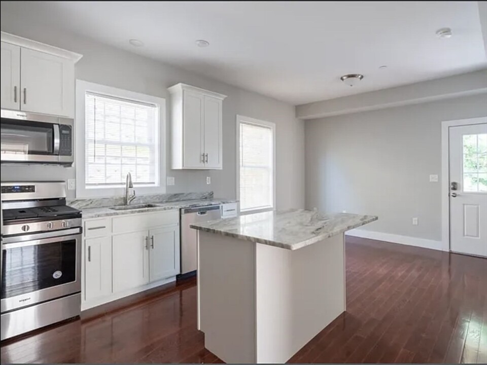 33 Covington St, Unit 3 in Boston, MA - Foto de edificio