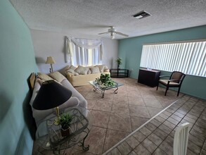 Fountain Aire Apartments in Cape Coral, FL - Building Photo - Building Photo