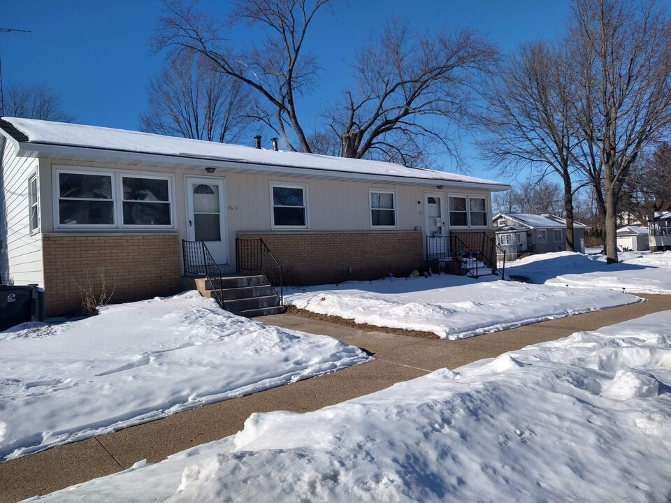 561 2nd St, Unit 561 B in Port Edwards, WI - Building Photo