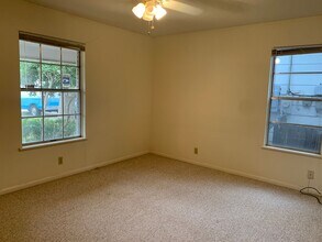 2007 Burbank St in Austin, TX - Building Photo - Building Photo