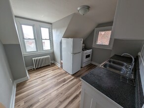 13 W Bellecrest Ave, Unit 3 in Pittsburgh, PA - Building Photo - Building Photo