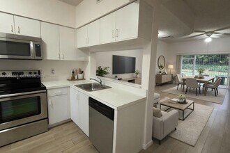 16727 Hemingway Dr in Weston, FL - Building Photo - Building Photo