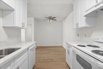 1707 Pacific Coast Hwy in Hermosa Beach, CA - Building Photo - Building Photo