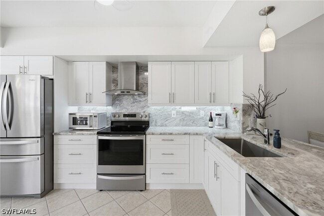 4950 Deerfield Way in Naples, FL - Foto de edificio - Building Photo