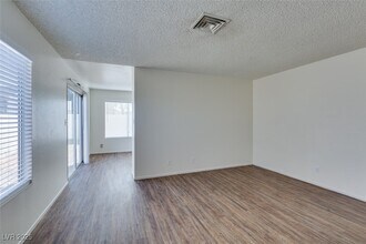 7115 Kenwood St in Las Vegas, NV - Building Photo - Building Photo