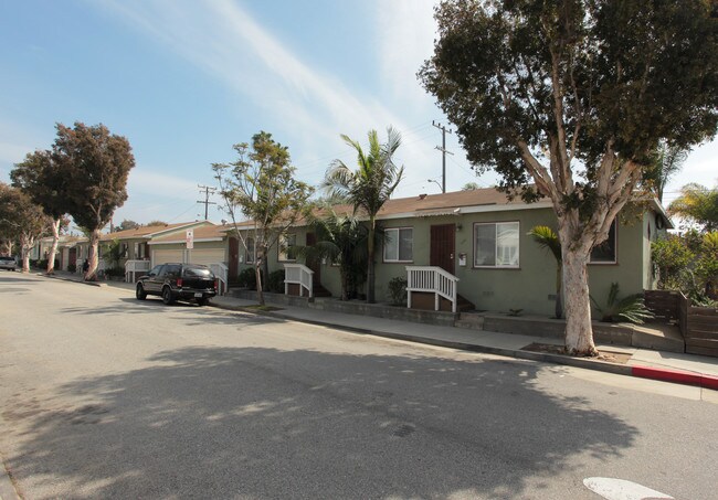 634-648 Ozone St in Santa Monica, CA - Building Photo - Building Photo