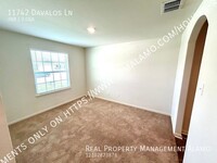 11742 Davalos Ln in San Antonio, TX - Foto de edificio - Building Photo