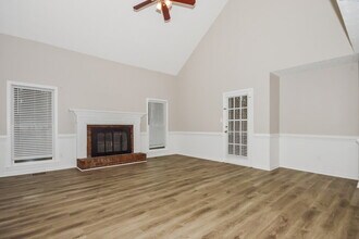 328 London Dale in Woodstock, GA - Foto de edificio - Building Photo