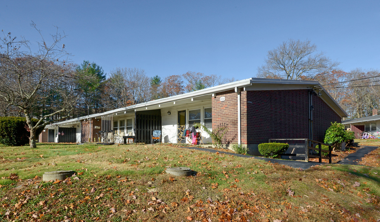 Cedarwood Village Apartments in Abington, MA - Building Photo