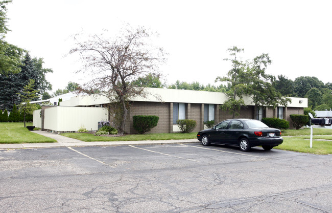 Wellington in Tallmadge, OH - Foto de edificio - Building Photo